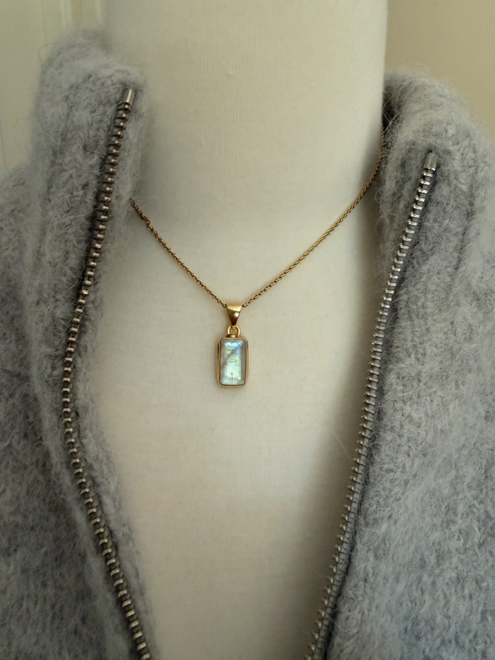 Natural Rainbow Moonstone pendant - Picture 2 of 3